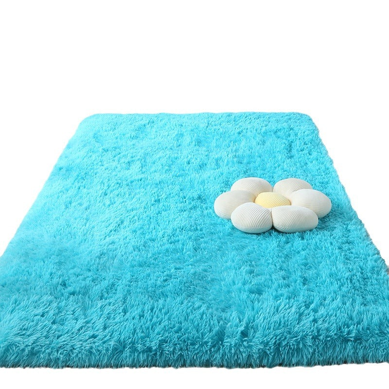Large-sized carpet in the living room