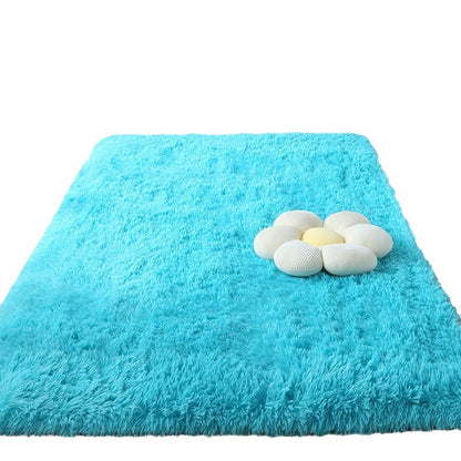 Large-sized carpet in the living room